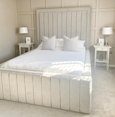 Amelia bed in plush velvet